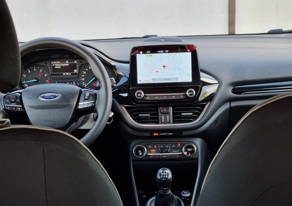 Ford Fiesta cena 36900 przebieg: 61500, rok produkcji 2018 z Brzostek małe 667